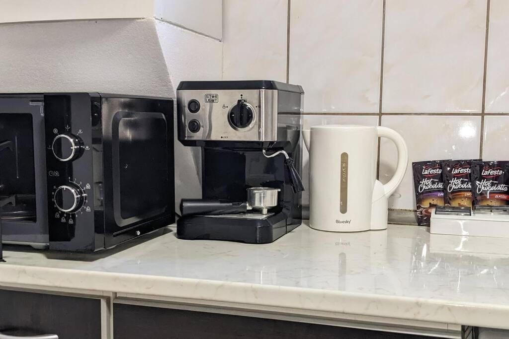 Cosy One Bedroom Flat With Free Parking & Wifi Cluj Napoca Bagian luar foto