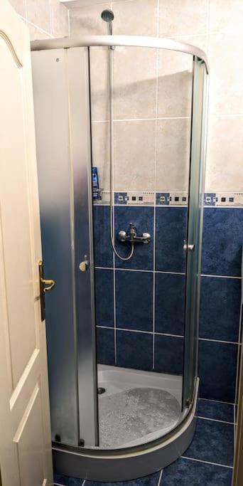 Cosy One Bedroom Flat With Free Parking & Wifi Cluj Napoca Bagian luar foto